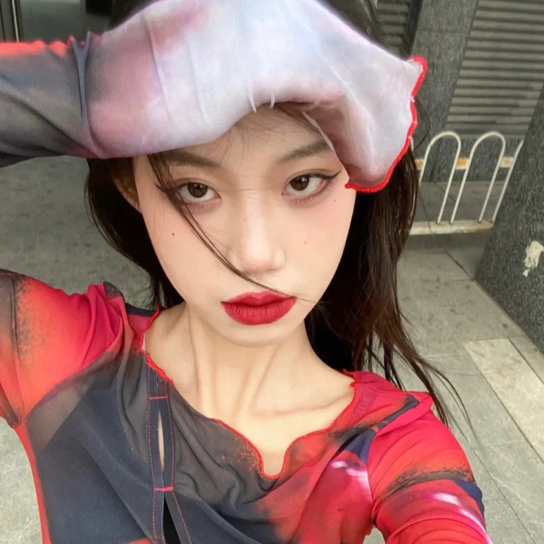 绿杨移作两家春